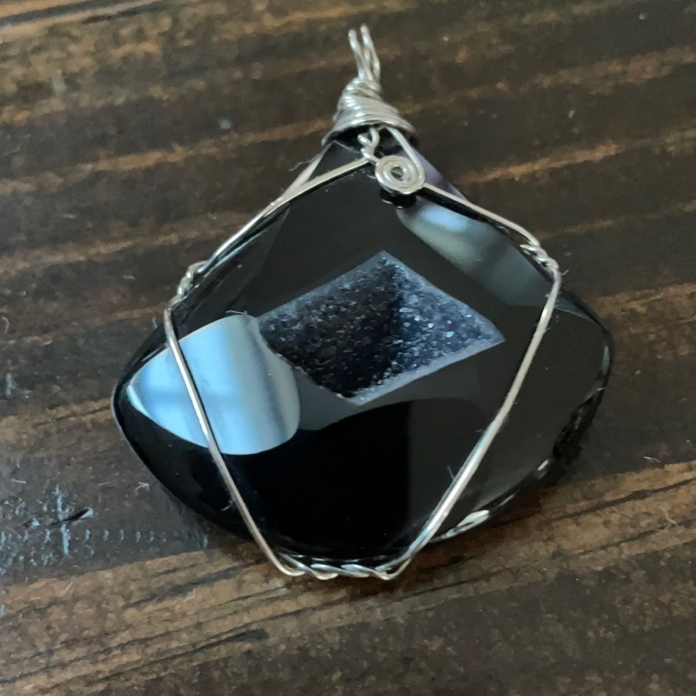 𝅺BLACK Druzy Triangular Stone with Handmade Scroll Design